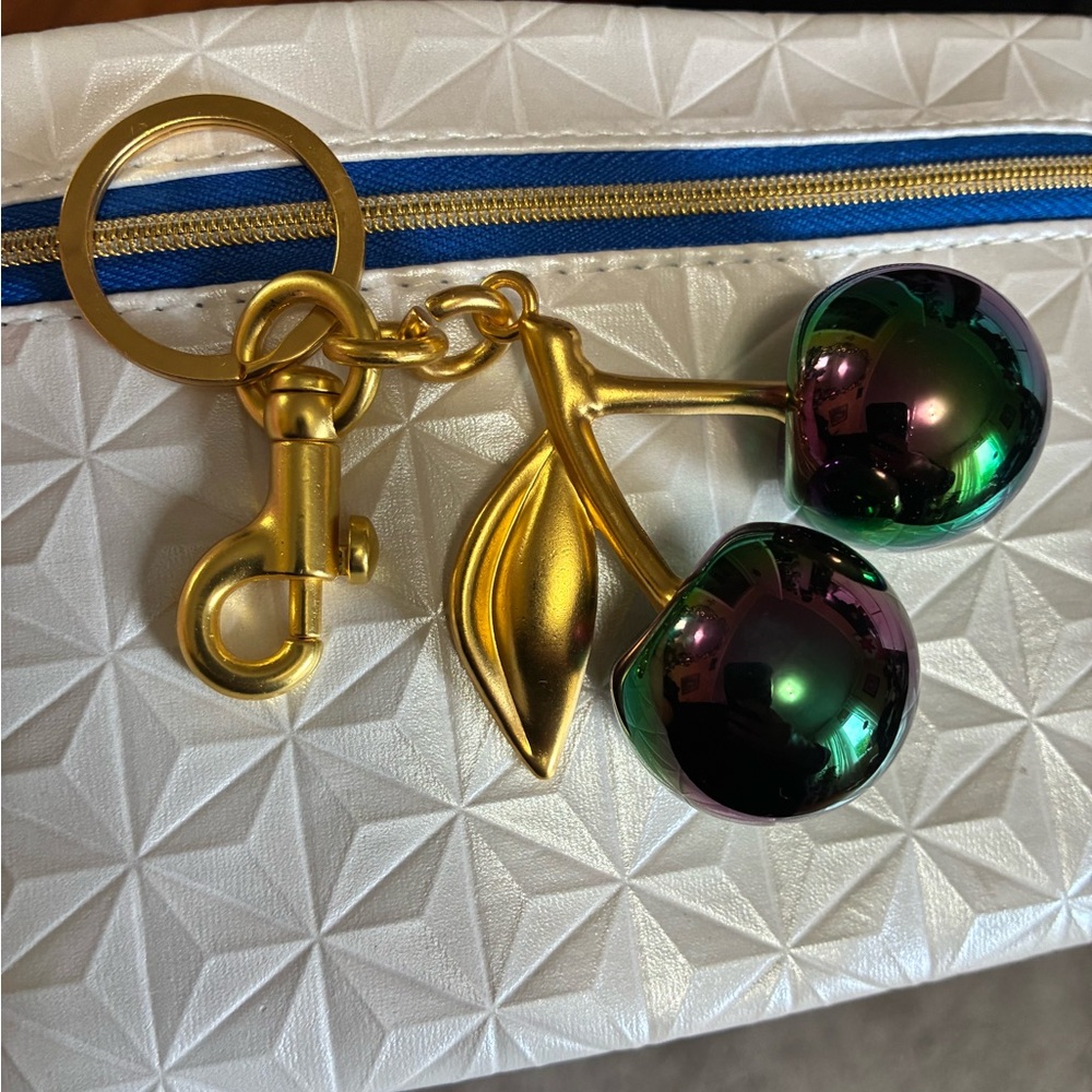 Cherry Key Charm Bundle Bag - Picture 7 of 7